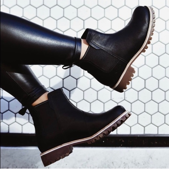 ❗️SOLD❗️NEW Chaco Fields Chelsea Waterproof Brown Boot - Picture 2 of 7